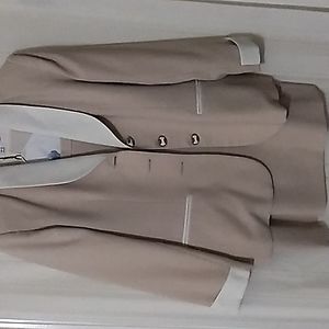SuitsMe Woman 2 Piece Skirt Suit Creme and Off White